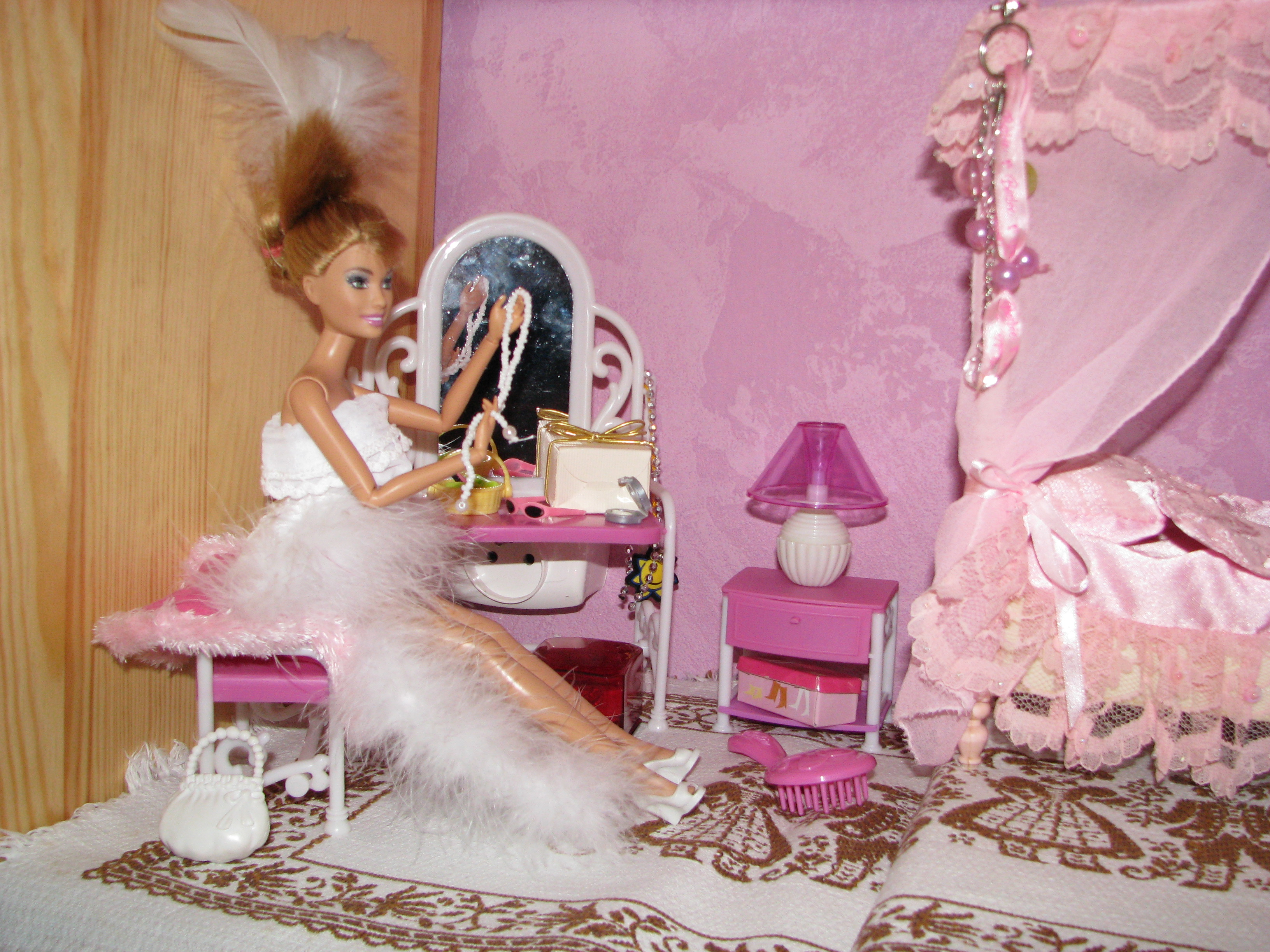 Barbie przy toaletce
